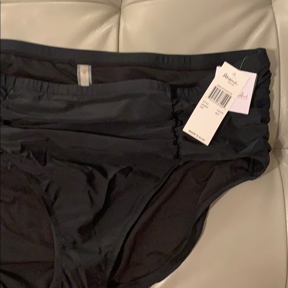 Raisins Curve
Costa Shirred Bottom - Picture 5 of 5